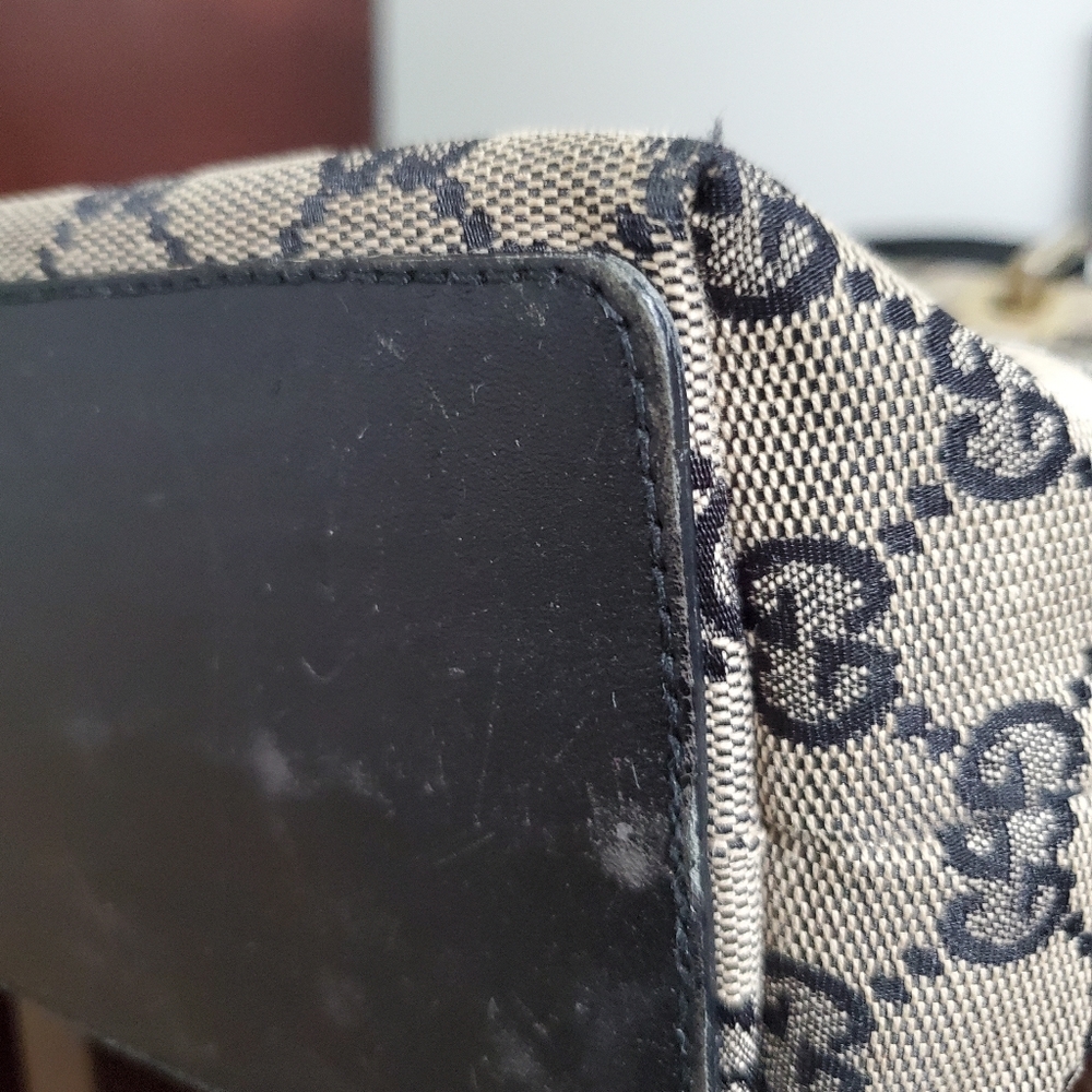 Gucci Handbag - Picture 7 of 8